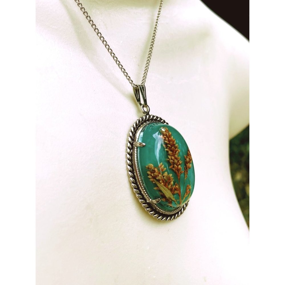 Vintage Pendant Earring Set Resin Encased Wheat Plant Green - Picture 4 of 11